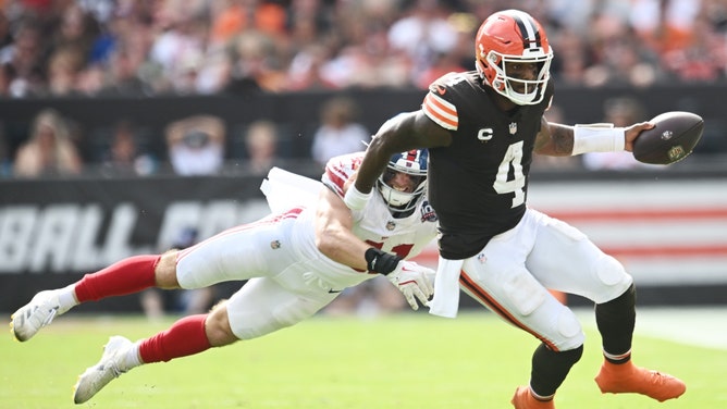 Cleveland Browns QB Deshaun Watson scrambles vs. the New York Giants at Huntington Bank Field in Ohio. (Photo credit: Ken Blaze-Imagn Images)
