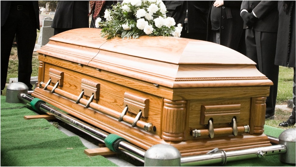 Funeral horror stories go viral on Reddit. (Credit: Getty Images)