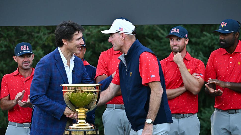 Justin Trudeau Awards American Team Presidents Cup In Bizarre Scene