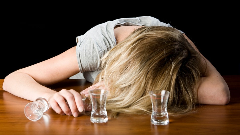 woman gets knocked out by bartender during hurricane shot