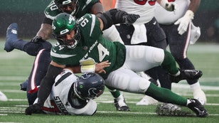 New York Jets defensive lineman Solomon Thomas sacks Houston Texans QB C.J. Stroud at MetLife Stadium in New Jersey. (Al Bello/Getty Images)