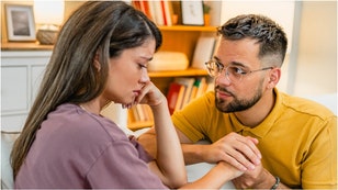 People on Reddit are sharing stories of when they should have left an ex. Read the stories. (Credit: Getty Images)