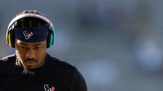 Texans Wideout Stefon Diggs Done For The Year After Tearing ACL Against Colts