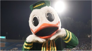 The Oregon Ducks mascot suffered an embarrassing moment against the Purdue Boilermakers. (Credit: Getty Images)