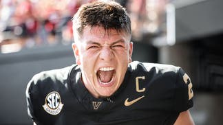 Former Heisman winner will be on Vanderbilt’s sideline, backing Pavia as the Commodores take on Alabama.