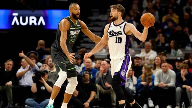 Sacramento Kings big Domantas Sabonis looks to pass with Minnesota Timberwolves C Rudy Gobert playing defense at Target Center. (David Berding/Getty Images)
