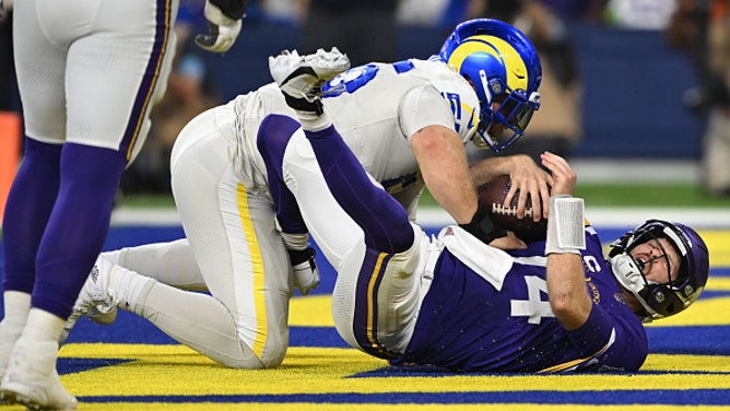 Refs Miss Blatant Face-Mask Penalty To Bury Minnesota Vikings' Chances ...