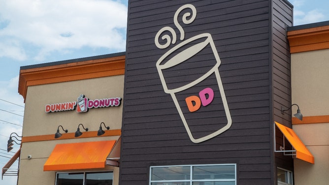 VIDEO: Huge Fight Among High School Students At A Dunkin' Donuts Leads ...