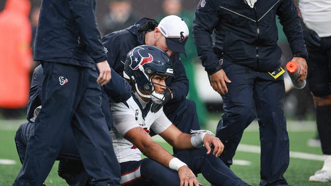 Houston Texans QB CJ Stroud with the medical staff after sustaining an injury against the New York Jets at MetLife Stadium. (Vincent Carchietta-USA TODAY Sports)