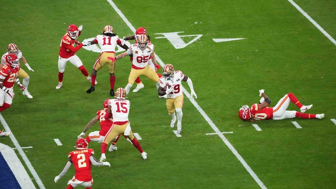 San Francisco 49ers WR Deebo Samuel runs with the ball vs. the Kansas City Chiefs during Super Bowl LVIII at Allegiant Stadium in Las Vegas. (Joe Camporeale-Imagn Images)
