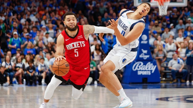 Dallas Mavericks PG Dante Exum fouls Houston Rockets PG Fred VanVleet at American Airlines Center. (Andrew Dieb-Imagn Images)
