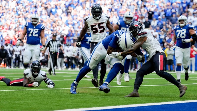 Indianapolis Colts QB Anthony Richardson pushes into the end zone for a touchdown vs. the Houston Texans at Lucas Oil Stadium. (Grace Hollars/IndyStar-USA TODAY NETWORK)
