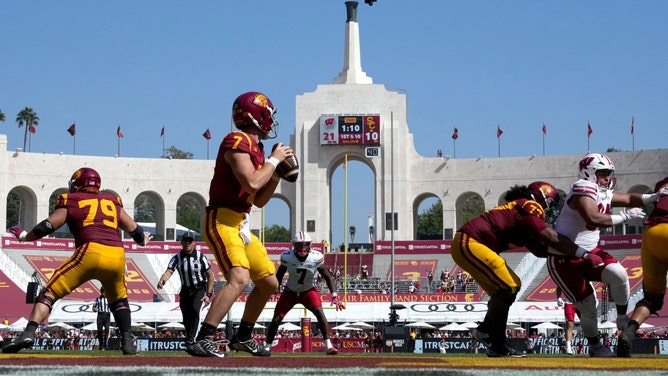 USC Trojans QB Miller Moss drops back to pass vs. the Wisconsin Badgers at United Airlines Field at Los Angeles Memorial Coliseum. (Kirby Lee-Imagn Images)
