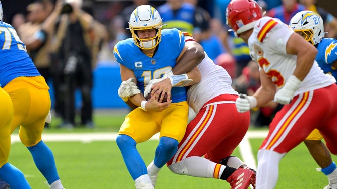 Kansas City Chiefs DT Chris Jones sacks Los Angeles Chargers QB Justin Herbert at SoFi Stadium. (Jayne Kamin-Oncea-Imagn Images)