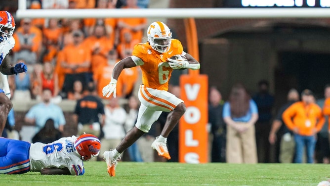 Tennessee Volunteers RB Dylan Sampson runs with the ball vs. the Florida Gators at Neyland Stadium in Knoxville. (Angelina Alcantar/USA TODAY Network via Imagn Images) 