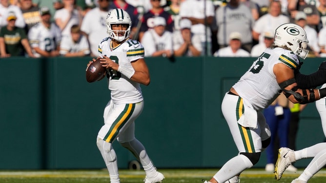 Green Bay Packers QB Jordan Love drops back to throw a pass vs. the Houston Texans at Lambeau Field. (Jeff Hanisch-Imagn Images)
