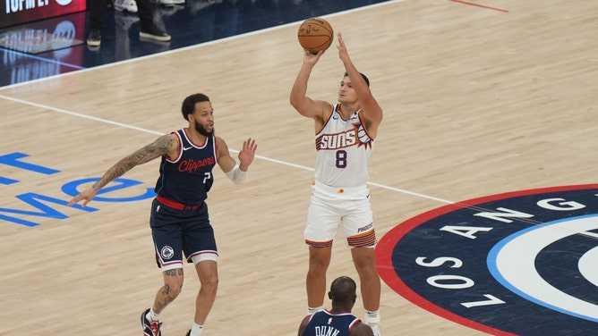 Phoenix Suns SG Grayson Allen shoots a three against the Los Angeles Clippers at Intuit Dome. (Kirby Lee-Imagn Images)
