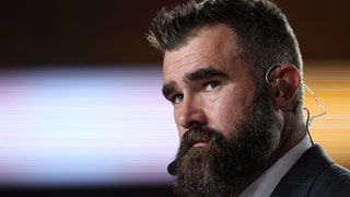 Jason Kelce dealt with a lunatic in LA last night and he did it was amazing grace. 