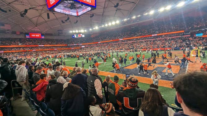 Syracuse shocks Miami, sends Clemson to ACC title game Via: Ken Nabors