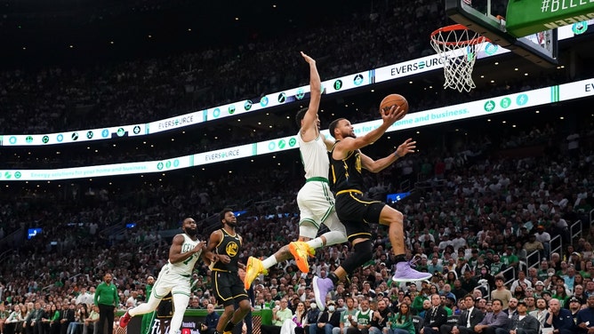 Golden State Warriors PG Stephen Curry gets to the hoop on the Boston Celtics in Game 4 in the 2022 NBA Finals at the TD Garden. (David Butler II-Imagn Image)