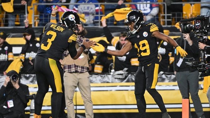 Pittsburgh Steelers WR Calvin Austin III a touchdown with QB Russell Wilson vs. the New York Giants at Acrisure Stadium on Monday Night Football in Week 9. (Barry Reeger-Imagn Images)
