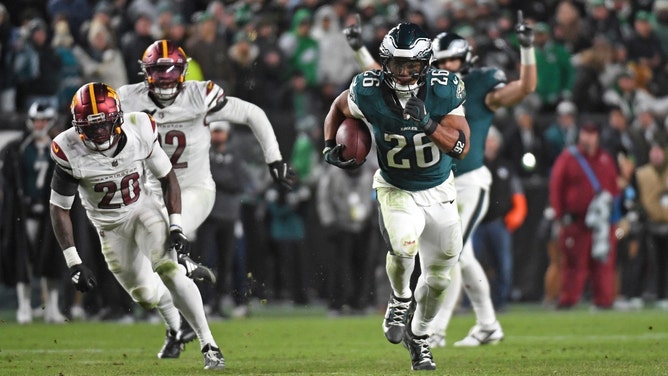 Philadelphia Eagles RB Saquon Barkley runs past the Washington Commanders for a 39-yard touchdown at Lincoln Financial Field. (Eric Hartline-Imagn Images)