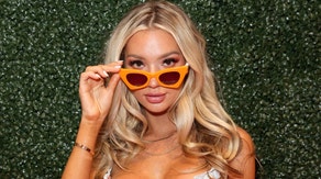 dallas cowboys cheerleader instagram model alexa collins cleavage christmas tree