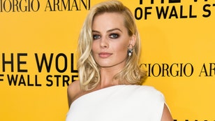 margot robbie full-frontal nude scene