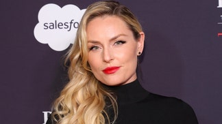 lindsey vonn defrosting from slopes in bikini