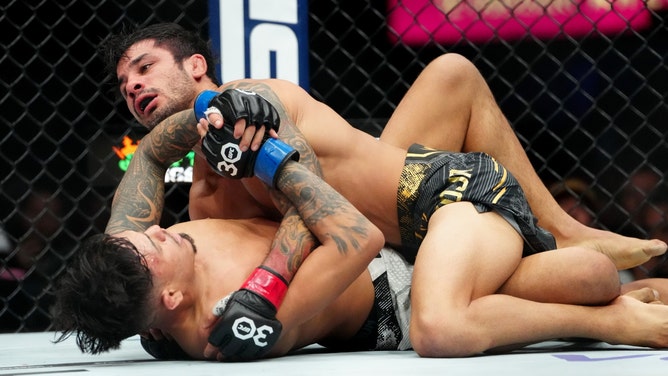 Alexandre Pantoja defends his flyweight championship against Kai Asakura at UFC 310 at T-Mobile Arena in Las Vegas. (Stephen R. Sylvanie-USA TODAY Sports)