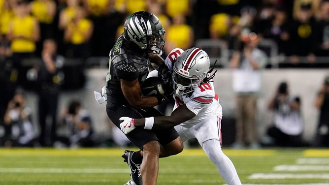 The Oregon Ducks play the Ohio State Buckeyes at the Rose Bowl in the 2024-25 College Football Playoff quarterfinals New Year's Day. (Adam Cairns/Columbus Dispatch-USA TODAY NETWORK via Imagn Images)