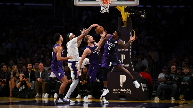 Sacramento Kings big Domantas Sabonis and Los Angeles Lakers big Anthony Davis fight for a loose ball at Crypto.com Arena. (Jonathan Hui-Imagn Images)