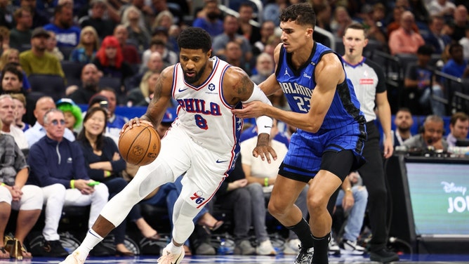 Philadelphia 76ers wing Paul George drives past Orlando Magic PF Tristan da Silva at Kia Center. (Nathan Ray Seebeck-Imagn Images)