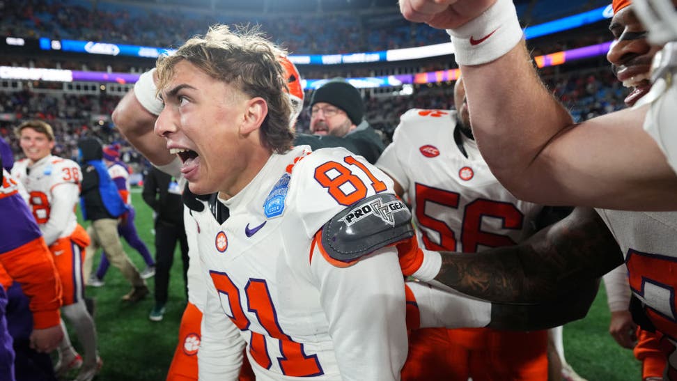 Clemson wins ACC title, clinches CFP spot