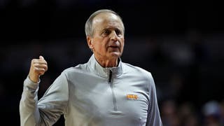 Tennessee's Rick Barnes pulled Chaz Lanier from game after not doing what 'he's paid to do'