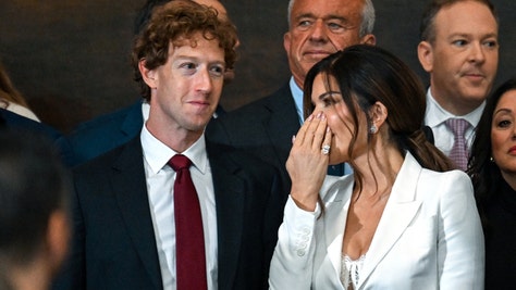 mark zuckerberg staring lauren sanchez boobs donald trump inauguration