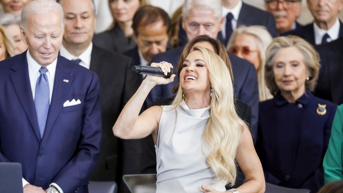 carrie underwood performance trump inauguration mandy moore throws shade