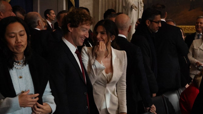 mark zuckerberg lauren sanchez boobs