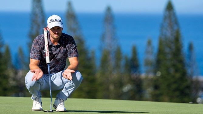 Wyndham Clark lines up a putt in The Sentry 2024 at Kapalua. (Kyle Terada-USA TODAY Sports)