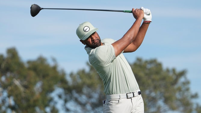 Tony Finau hits a tee shot during the final round of the 2024 Farmers Insurance Open at Torrey Pines Municipal Golf Course - South Course in San Diego. (Photo credit: Ray Acevedo-Imagn Images)
