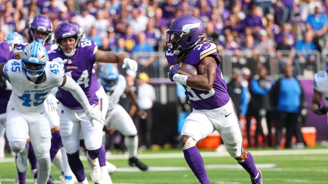 Minnesota Vikings RB Aaron Jones runs for a 34-yard touchdown vs. the Detroit Lions at U.S. Bank Stadium in NFL Week 7. (Photo Credit: Matt Krohn-Imagn Images)
