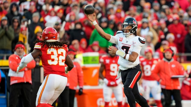 The Houston Texans visit the Kansas City Chiefs Saturday in the 2025 NFL Divisional Round of the playoffs. (Photo credit: Jay Biggerstaff-Imagn Images)