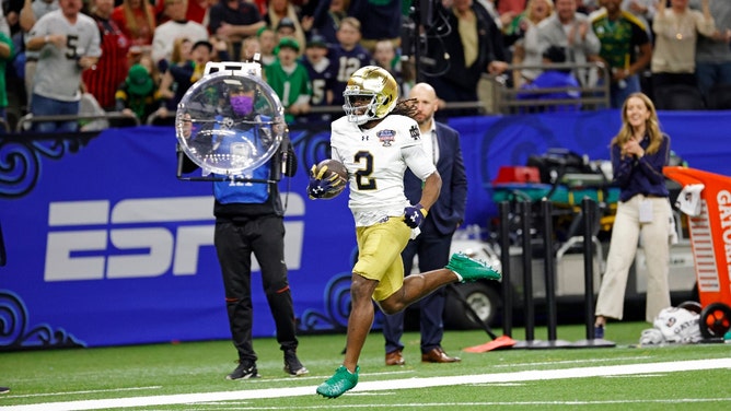 The Notre Dame Fighting Irish face the Penn State Nittany Lions in the Orange Bowl Thursday, January 9 in the 2024-25 College Football Playoff. (Amber Searls-Imagn Images)