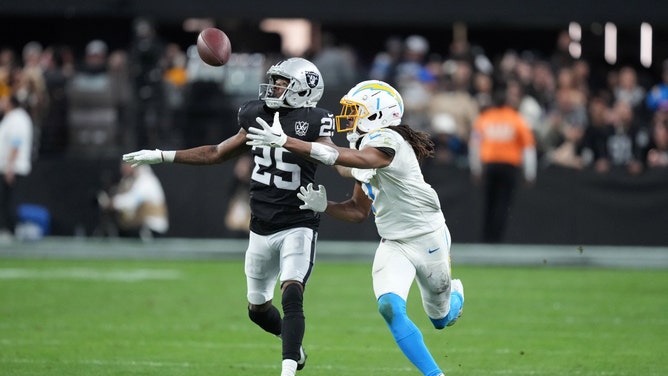 Los Angeles Chargers WR Quentin Johnston hauling in a catch vs. the Las Vegas Raiders at Allegiant Stadium. (Photo credit: Kirby Lee-Imagn Images)
