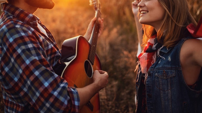 woman hooks up with famous country singer