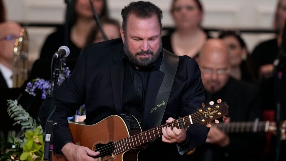 Garth Brooks and Trisha Yearwood made a wild cameo at Jimmy Carter's funeral on Thursday. 