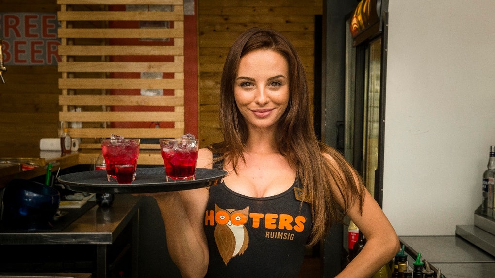 suns devin booker hooters