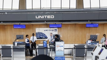angry passenger punched and knocked out a united airlines gate agent