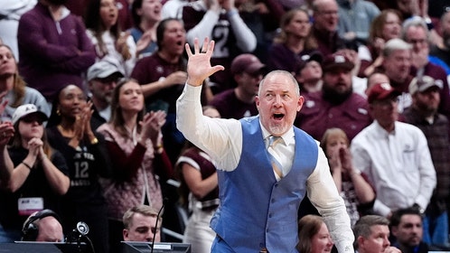 Buzz Williams Prays Over His Texas A&M Players In Powerful Scene: Video