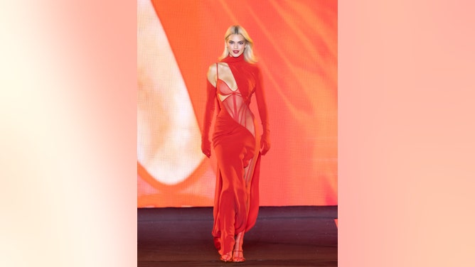 kendall jenner topless bikini